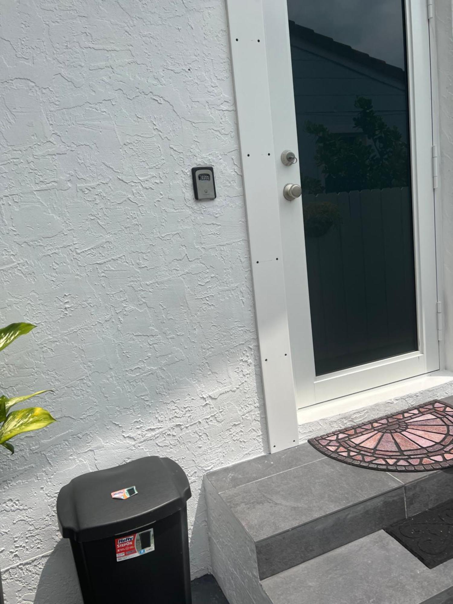 Little Gables Studio-Your Miami Escape-10Min Airport Экстерьер фото