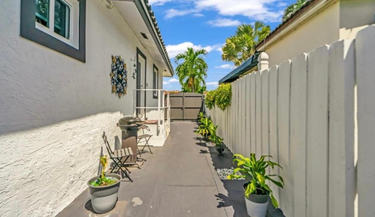 Little Gables Studio-Your Miami Escape-10Min Airport Номер фото